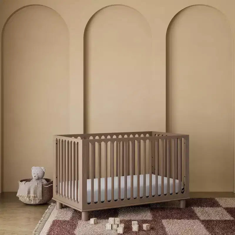 Wandelbares 3-in-1-Babybett aus Massivholz mit Kleinkindgitter – Treibholz / Haselnuss / Olive / Salbei