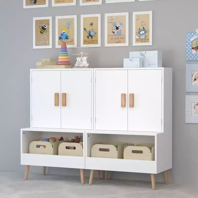 Aufbewahrungsschrank für Kinder mit 2 Türen in Weiß mit Holzbeinen, 95×60×35 cm