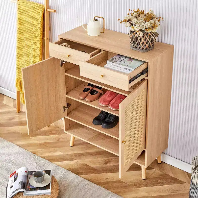 Schuhschrank im Mid-Century-Stil mit Rattan-Türen und Schubladen, Platz für 15 Paar – Nussbaum / Natur / Rattan