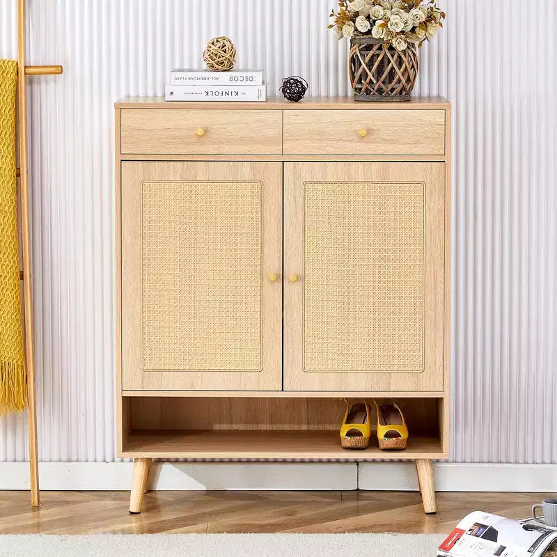 Schuhschrank im Mid-Century-Stil mit Rattan-Türen und Schubladen, Platz für 15 Paar – Nussbaum / Natur / Rattan