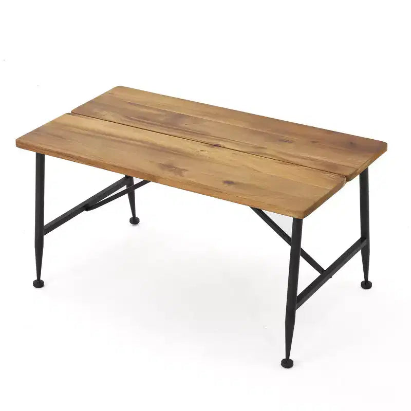 Beiger Couchtisch aus Holz für drinnen und draußen – Wohnzimmer und Terrasse