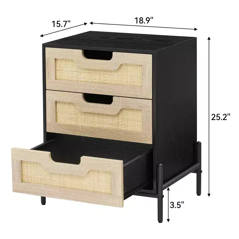 Nachtschrank Schwarz/Eiche mit 3 Rattanschubladen und Metallbeinen – für das Schlafzimmer