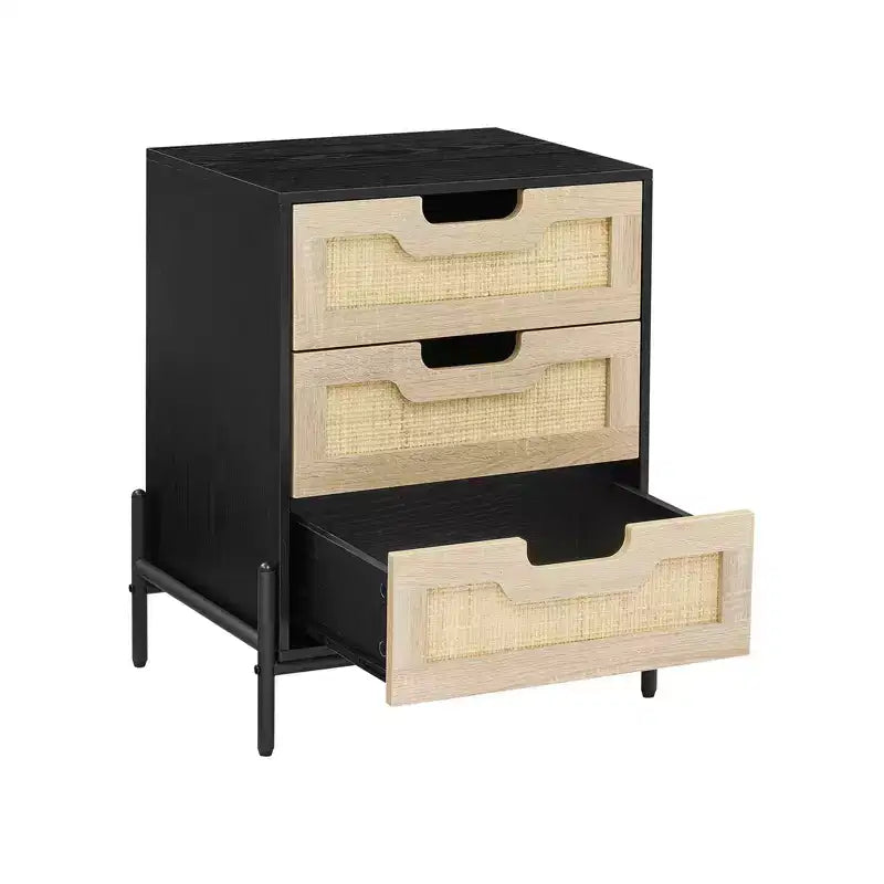 Nachtschrank Schwarz/Eiche mit 3 Rattanschubladen und Metallbeinen – für das Schlafzimmer