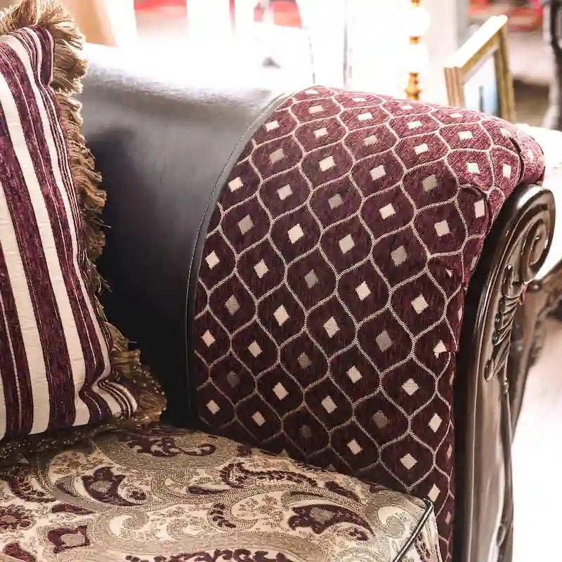 Rend traditionelles Sofa mit aufgerollten Armlehnen und Tufting aus Kunstleder von Furniture of America