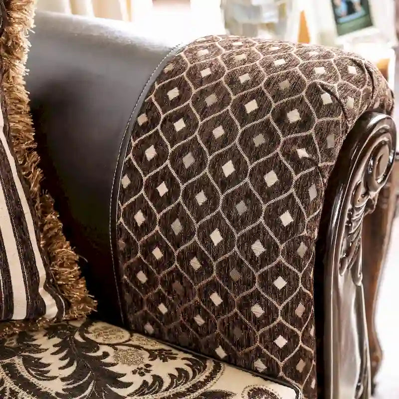 Rend traditionelles Sofa mit aufgerollten Armlehnen und Tufting aus Kunstleder von Furniture of America