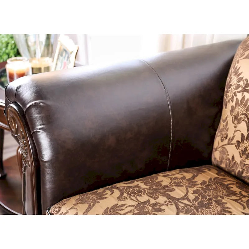 Rend traditionelles Sofa mit aufgerollten Armlehnen und Tufting aus Kunstleder von Furniture of America