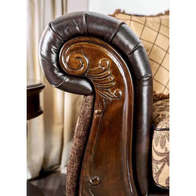 Rend traditionelles Sofa mit aufgerollten Armlehnen und Tufting aus Kunstleder von Furniture of America