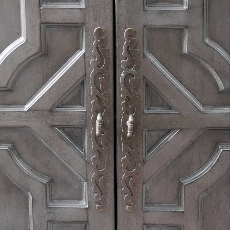 Chanters Massivholz-Akzentschrank mit 2 Türen