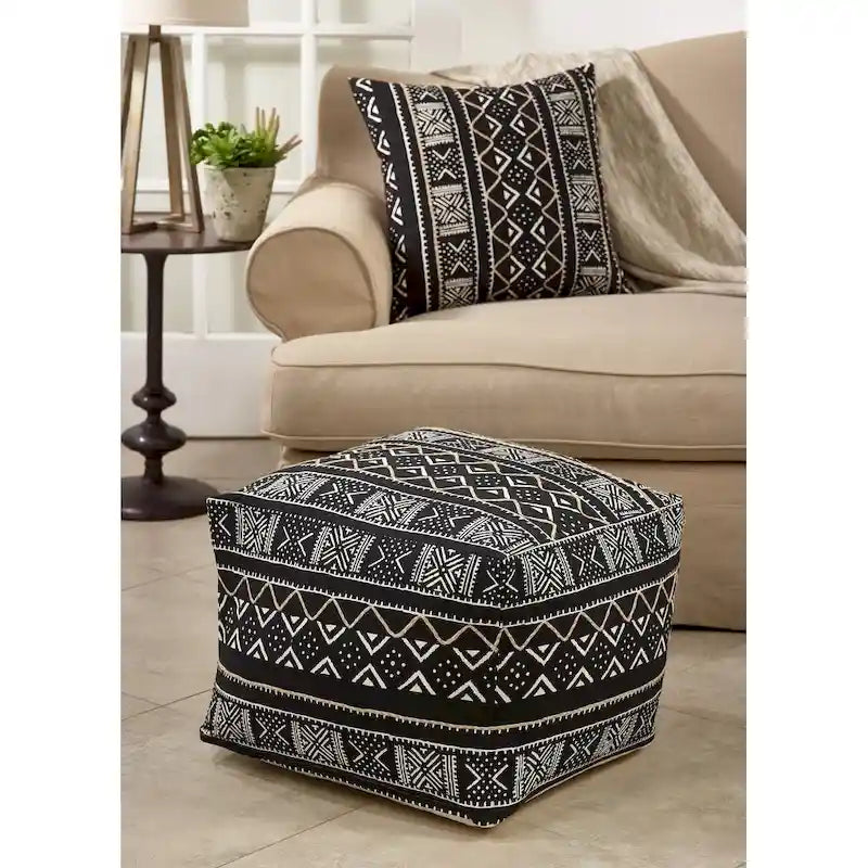 Bodenpouf mit dunklem Mudcloth-Design